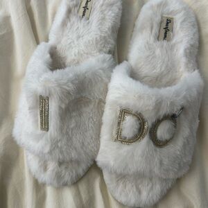 Dearfoams Women's Cream Slippers with Gold Accents